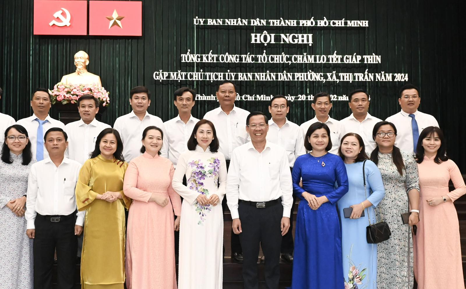Chủ tịch UBND TP. Hồ Chí Minh Phan Văn Mãi cùng các đại biểu dự hội nghị (Ảnh: Việt Dũng).